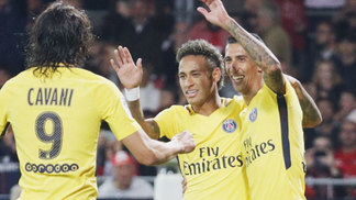 PSG deve ser punido pela Uefa por extrapolar fair play financeiro, mas só em 2018; jornal explica Cavani, Neymar e Di María comemoram gol do Paris Saint-Germain sobre o Guingamp