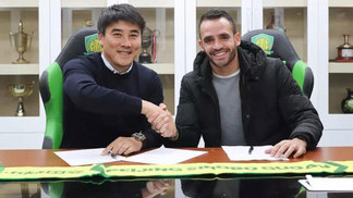 Renato Augusto renova com time chinês até 2021 Renato Augusto Assina Renovação Contrato Beijing Guoan 01/11/2017