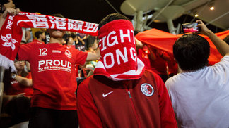 Hong Kong se rebela contra novas leis e volta a vaiar hino da China antes de amistoso Torcedor protesta contra China e mostra orgulho por ser Hong Kong
