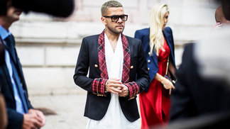 Daniel Alves: 'Eu queria ser um piloto de Fórmula 1' Daniel Alves Semana Moda Paris 28/09/2017