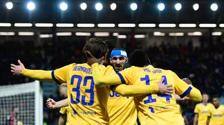 Juventus sofre diante do Cagliari, mas vence e atende meta do técnico Jogadores da Juventus comemoram gol contra o Cagliari