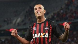 Em boa fase, Sidcley gosta de estilo polivalente no Atlético-PR Sidclei virou jogador polivalente no Atlético-PR