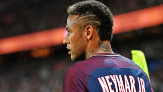 Neymar indicou que sairia do Barça no casamento de Messi, revela Xavi Neymar PSG Saint-Etienne Campeonato Frances 25/08/2017