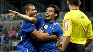 Ricardo Goulart se machuca, e 1ª final da Champions asiática termina sem gols Ricardo Goulart marca, mas tem gol anulado e reclama com a arbitragem