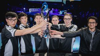 Após decepções consecutivas, é hora da Team SoloMid fazer bonito no Mundial TSM foi campeã pela quinta vez, sendo essa a terceira consecutiva