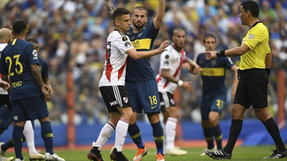 Árbitro de 13 Boca x River detona escolha de uruguaio para final da Libertadores e aconselha: ‘Não pode se achar maior que o jogo’ Boca x River na Bombonera