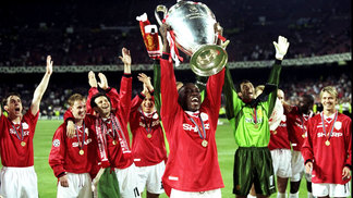 16 anos depois, René Simões revela por que barrou campeão da Champions e do Mundial pelo United: 'Não teve jeito' Dwight Yorke Comemora Troféu Champions League Manchester United 26/05/2017