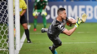 Veja quais os times que mais tiveram saldo entre pênaltis contra e a favor no Brasileirão O goleiro Marcelo Grohe em ação pela Recopa: nenhum pênaçti contra o campeão da Libertadores na Série A 2p