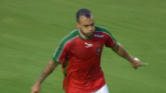 Boa goleia, rebaixa ABC e aproxima Santa Cruz da Série C Rodolfo comemora um dos três gols da vitória do Boa Esporte