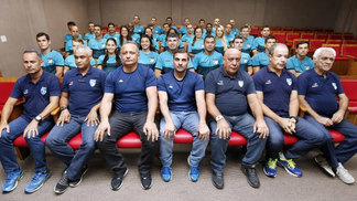 Federação retém taxas da CBF, e árbitros do Rio levam calote também em competições nacionais Árbitros cariocas em palestra na FFERJ