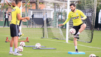 Juliano foca em dois confrontos do Figueirense contra equipes do G4 para escapar da degola Juliano durante treino do Figueirense