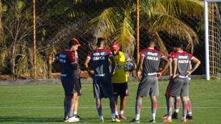 Vila Nova recebe o Boa Esporte para tentar encostar na liderança Jogadores do Vila Nova treinam antes do jogo na Série B