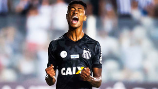 Santos diz que nova camisa 3, detonada pela torcida na web, é um 'sucesso de vendas' Bruno Henrique Comemora Gol Santos Atletico-PR Campeonato Brasileiro 23/09/2017