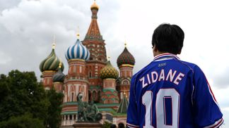 A relação linguística, literária e futebolística entre franceses, russos e uma final de Copa Torcedor francês em Moscou