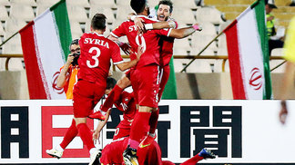 Incrível: em guerra civil, Síria busca empate milagroso e vai à repescagem da Copa; Coreia do Sul se classifica Siria Comemora Gol Irã Eliminatorias Copa-2018 05/09/2017