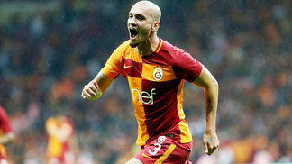 Ex-São Paulo, Maicon marca duas vezes e define vitória do Galatasaray Maicon Comemora Gol Galatasaray Kardemir Campeonato Turco 30/09/2017