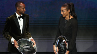 Barshim e Thiam são eleitos melhores do atletismo em 2017 Mutaz Essah Barshim e Nafissatou Thiam foram premiados nesta sexta-feira
