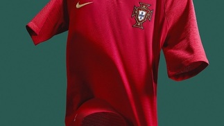 Portugal apresenta novas camisas 1 e 2 para a Copa do Mundo com Cristiano Ronaldo de modelo Portugal Nova Camisa 1 Nike 190318