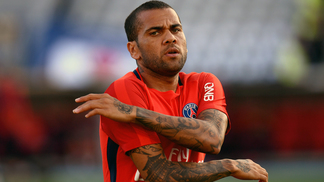Daniel Alves finalmente explica por que esnobou Guardiola e foi para o PSG ao invés do City Daniel Alves durante treinamento do PSG