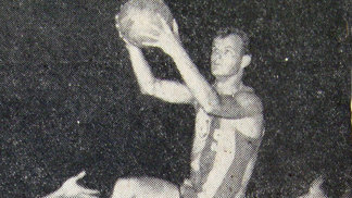 16ª Jogos Olímpicos de Melbourne, na Austrália - 1956 - Recepção e Vila Olímpica Wlamir Marques durante jogo da seleção brasileira na década de 1950