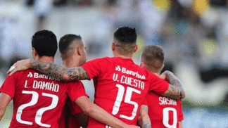 'Vão ter que respeitar ainda mais o Inter', diz William Pottker Jogadores do Inter comemorando gol