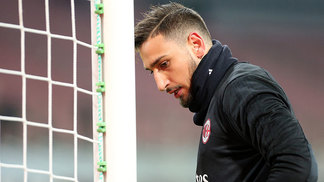 Chamado de 'pedaço de m...', Donnarumma desmente pedido de rescisão de contrato e diz não ter sofrido 'violência psicológica' Donnarumma Milan Futebol Campeonato Italiano Getty