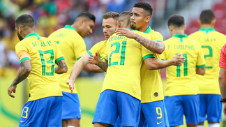 Brasil fez o que se espera e todos cobram contra um adversário fraco: jogou bem Jogadores da seleção brasileira comemoram um dos sete gols sobre Honduras, em amistoso realizado no Beira-Rio