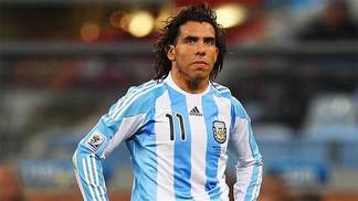 Tévez, Verón e mais: hackers divulgam atletas que foram autorizados a usar substâncias proibidas na Copa de 2010 Carlos Tévez, em ação com a Argentina na Copa do Mundo de 2010
