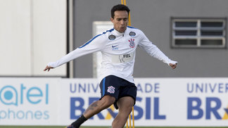 Carille não relaciona Jadson para a partida contra a Chapecoense Jadson está fora do jogo desta quarta-feira
