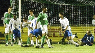 Com golaço de Rooney, United cresce no 2º tempo e avança na Copa da Inglaterra Tassio Comemora Gol Santo André Palmeiras Copa do Brasil 2004 20/05/2004