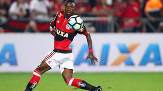 Vinícius Júnior decide, Flamengo bate Atlético-GO e faz as pazes com a vitória no Brasileiro Vinícius Júnior, atacante do Flamengo