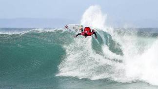 Medina é tricampeão de etapa da França e entra forte na briga pelo título mundial Gabriel Medina avançou na etapa de Jeffreys Bay, na África do Sul