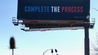 'Complete o Processo': empresa paga propaganda pedindo LeBron nos 76ers Primeiro anúncio pede para que o 'Processo' seja completado