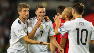 Alemanha faz seis na Noruega e fica muito perto da Copa da Rússia Alemanha goleou a Noruega nesta segunda-feira