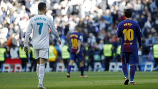 Messi e Cristiano Ronaldo não são melhores do que Pelé; mas são trintões muito melhores do que o Rei Cristiano Ronaldo, do Real Madrid, e Messi, do Barcelona, durante jogo por LaLiga
