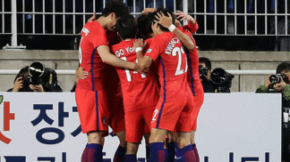 Estrela do Tottenham brilha e ajuda Coréia do Sul a vencer a Colômbia em amistoso Son Comemora Gol Coreia do Sul Colômbia Futebol Amistoso 10/11/2017 Getty