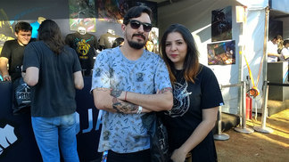 CBLoL: Público aproveita o evento da grande final para comprar produtos oficiais da Riot Games Júlio e Fernanda foram de São Paulo para Belo Horizonte e passaram ela lojinha da Riot Games