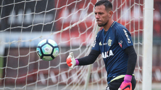Diego Alves aparece no BID e expectativa por estreia cresce Diego Alves em treino do Flamengo