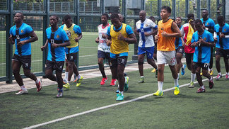 Futebol faz refugiados africanos ganharem visibilidade em Hong Kong Jogadores do All Black FC treinam em Hong Kong
