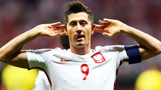 Classificado à Copa, formado e artilheiro: a semana insana de Lewandowski Lewandowski Comemora Gol Polônia Romênia Eliminatórias Copa-2018 10/06/2017