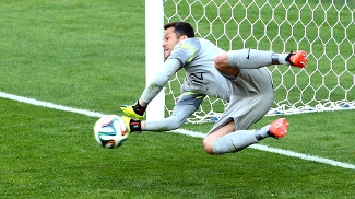 Herói, Júlio César faz mais defesas nos pênaltis que em 120 minutos de bola rolando Defesa pênalti