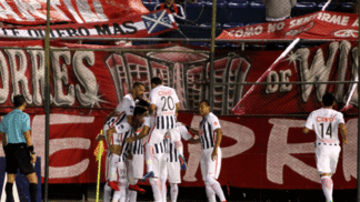 Libertad vence com gol polêmico e larga na frente do Independiente Libertad venceu em casa nesta terça