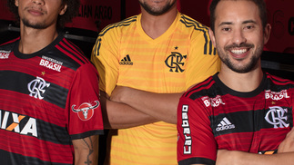 Flamengo apresenta nova camisa de goleiro para 2018 Flamengo Nova Camisa Goleiro Adidas 200418