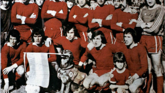 O maior campeão da Libertadores já foi penta contra o São Paulo com um cachorro mascote lendário Time do Independiente campeão da Libertadores e Lolo o cachorro mascote de 1974