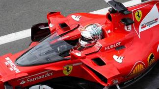 Em dia de teste de 'escudo', Bottas lidera primeiro treino na Inglaterra Sebastian Vettel testou 'escudo' em primeiro treino na Inglaterra