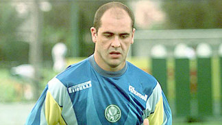 Eles jogaram por seleções, foram para Copas ou defenderam grandes europeus, mas caíram para a Série B Marcos durante treino do Palmeiras, em 2002
