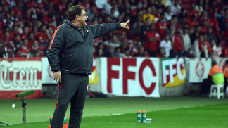 Guto valoriza trabalho em equipe e evita fazer projeções no Inter Guto Ferreira Internacional x Londrina 12/08/2017