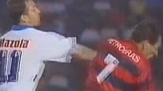 Van Gaal rejuvenesce Holanda, elogia garotos e diz não temer falta de experiência Edmundo e Zandoná trocaram tapas no Vélez x Flamengo de 1995