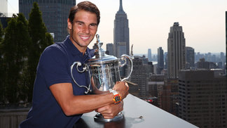 Nadal: 'Ser gente boa vale mais do que qualquer título' Rafael Nadal com o troféu de campeão do US Open em 2017
