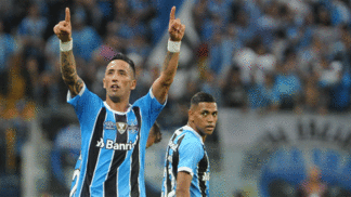 Grêmio resolve em apenas dez minutos, goleia Atlético-PR e fica perto da semifinal; VEJA Grêmio resolve em apenas dez minutos, goleia Atlético-PR e fica perto da semifinal; VEJA